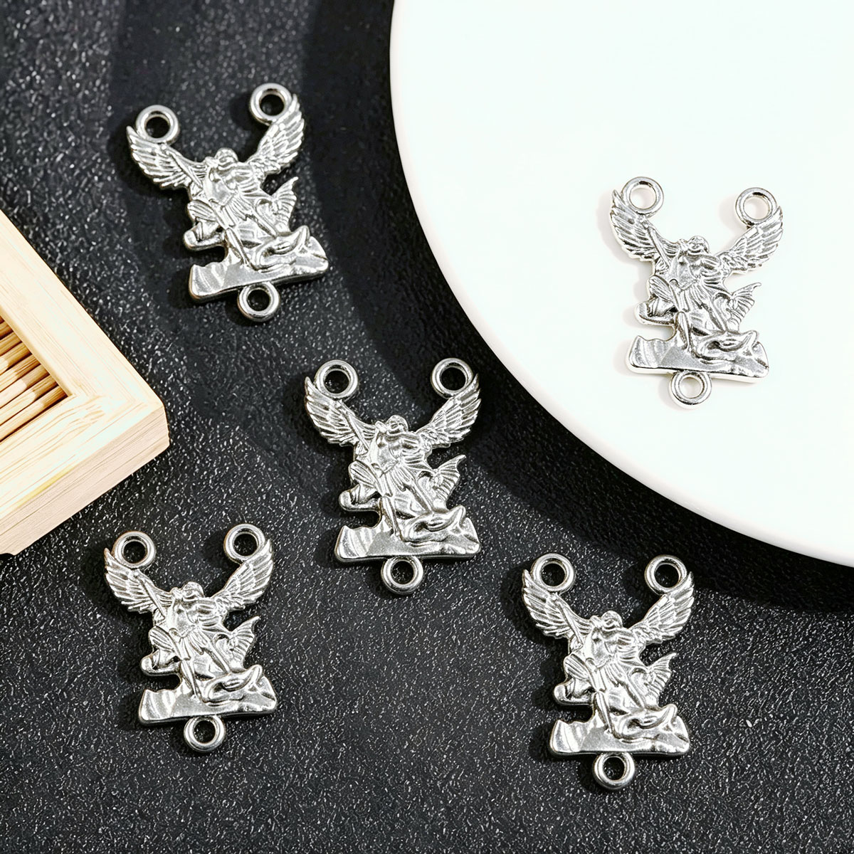 20 stuks St Michael Charms, zi - Jewelry Making Michaels recensie en prijs
